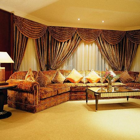 Grand Regency Doha, Trademark Collection By Wyndham Exterior photo A living room
