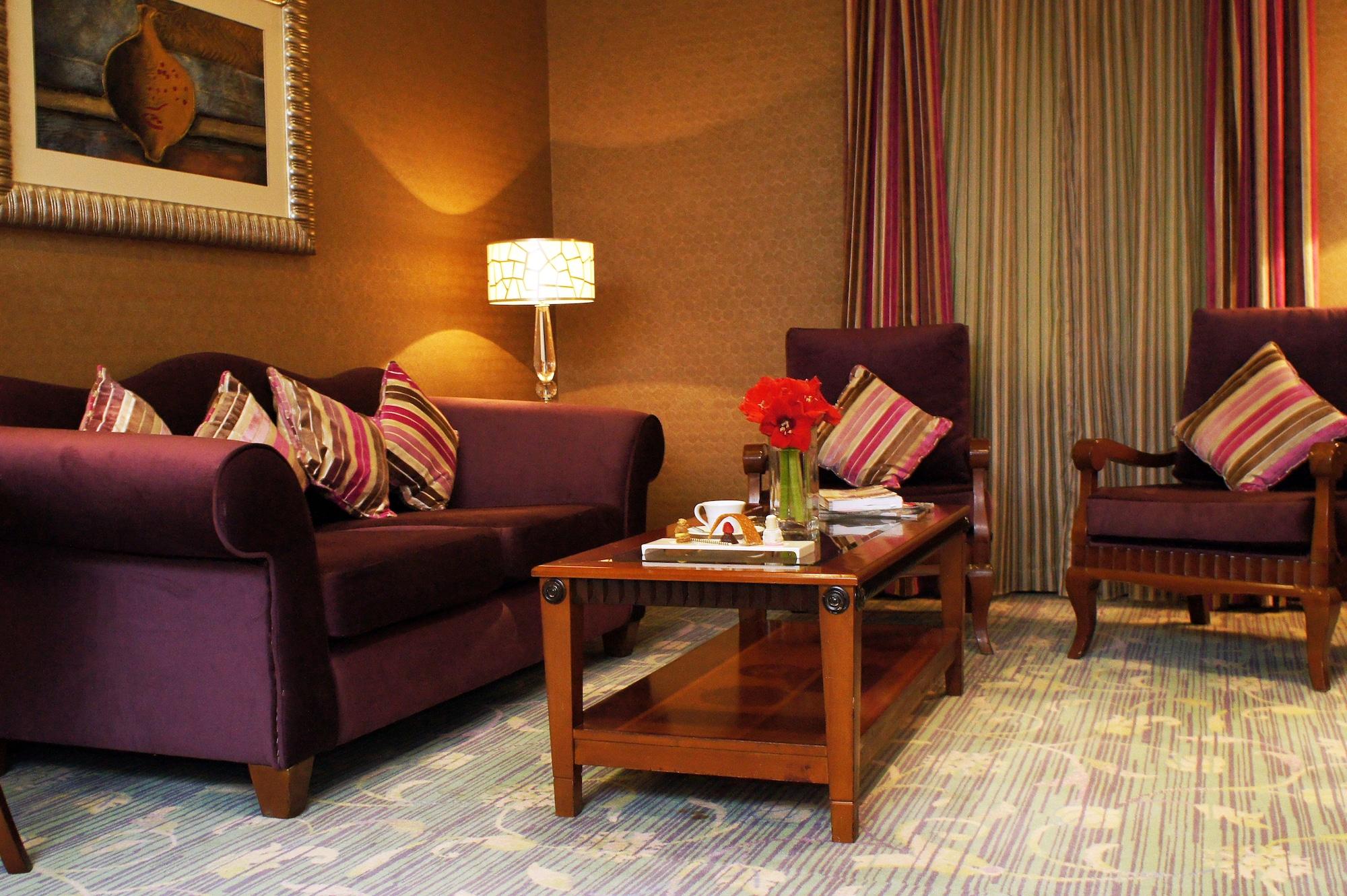 Grand Regency Doha, Trademark Collection By Wyndham Exterior photo A living room