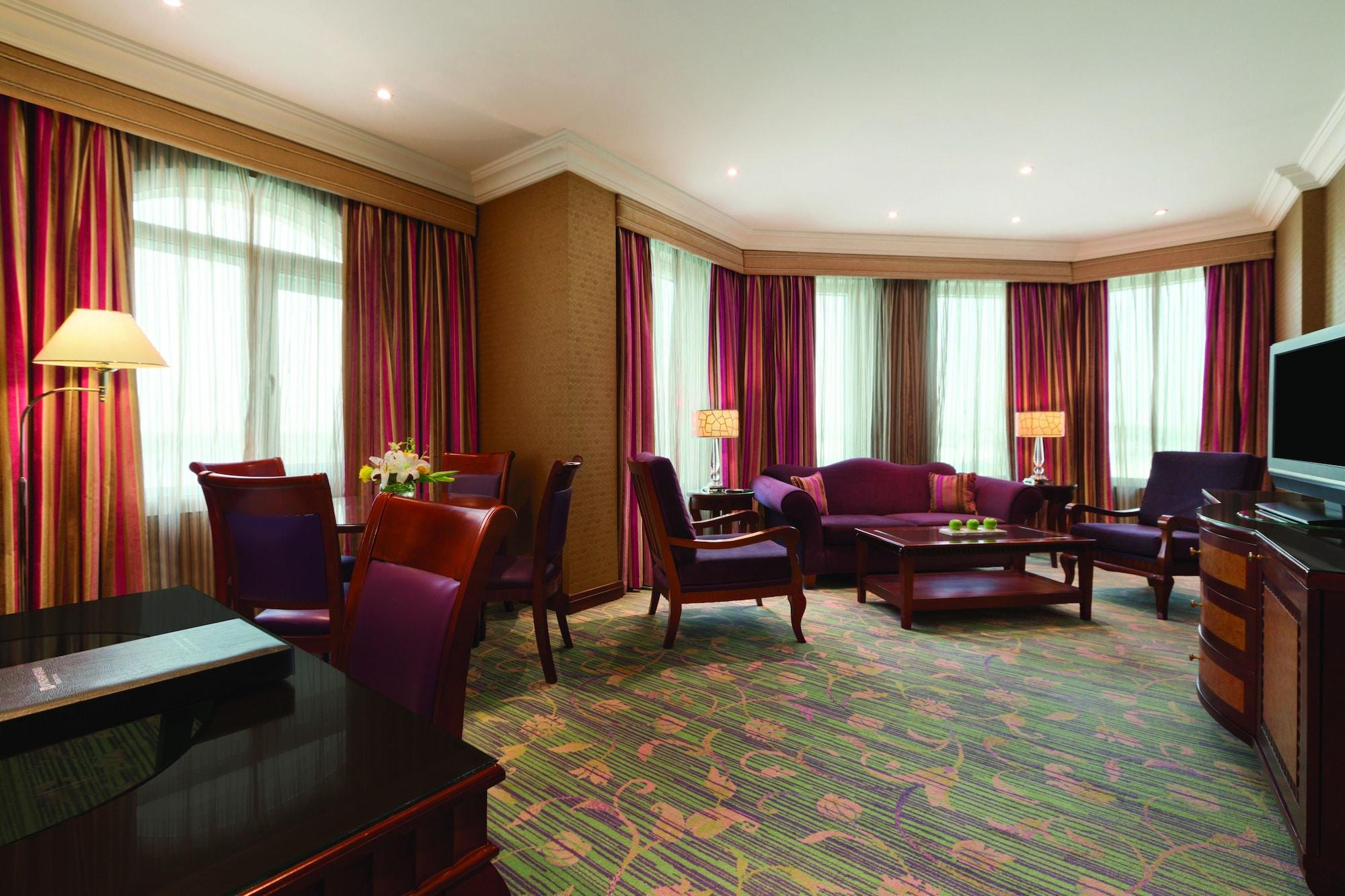 Grand Regency Doha, Trademark Collection By Wyndham Exterior photo A suite at the hotel