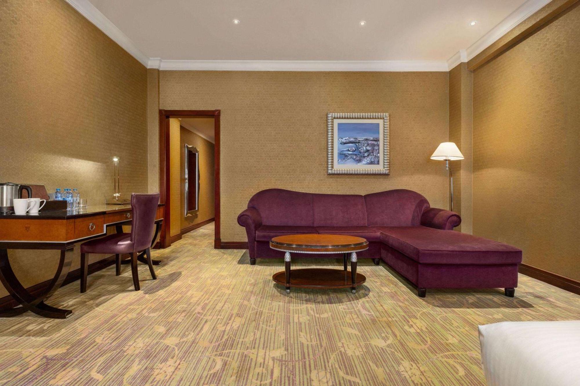 Grand Regency Doha, Trademark Collection By Wyndham Exterior photo A suite at the hotel