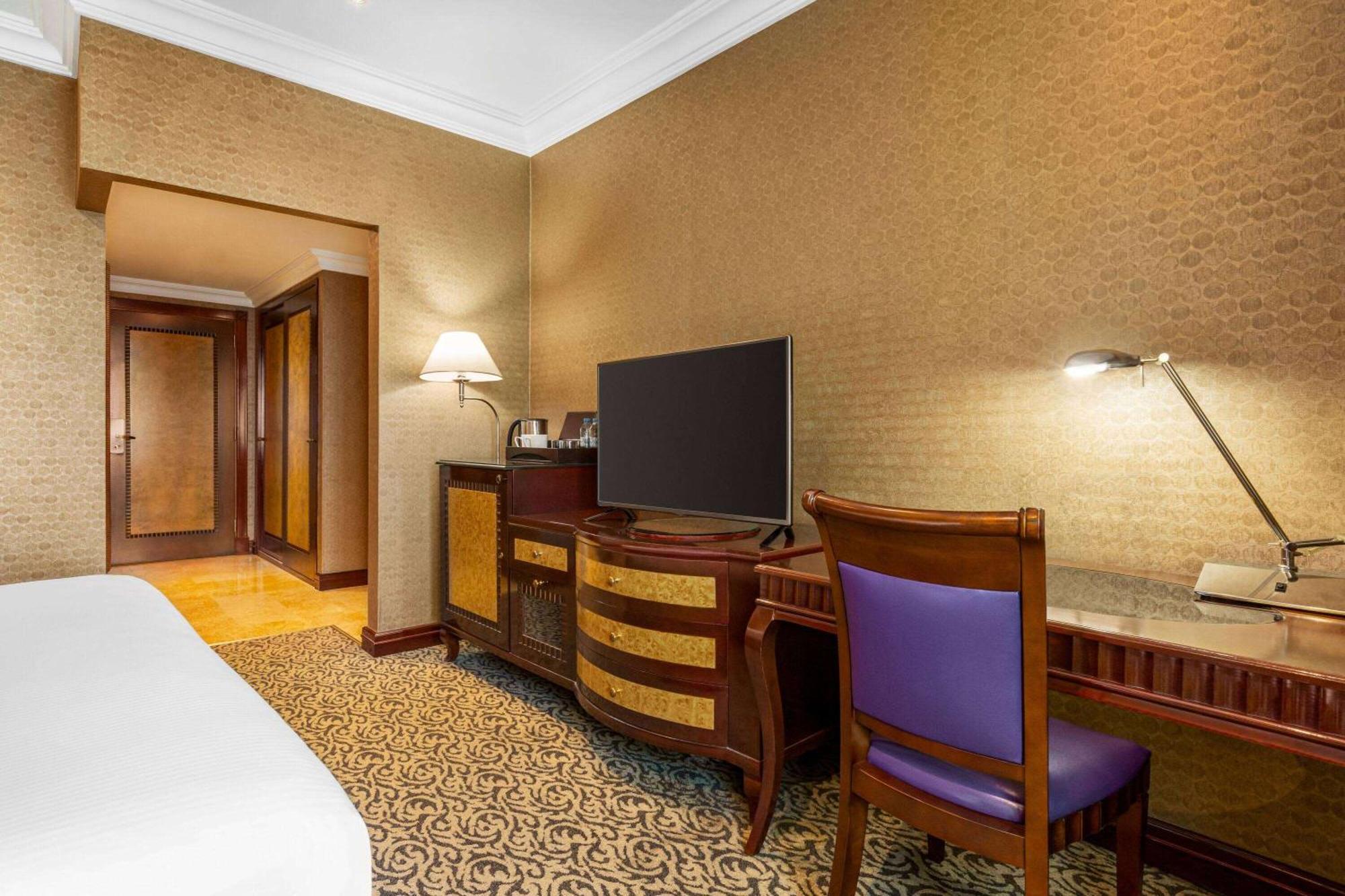 Grand Regency Doha, Trademark Collection By Wyndham Exterior photo A room at the hotel