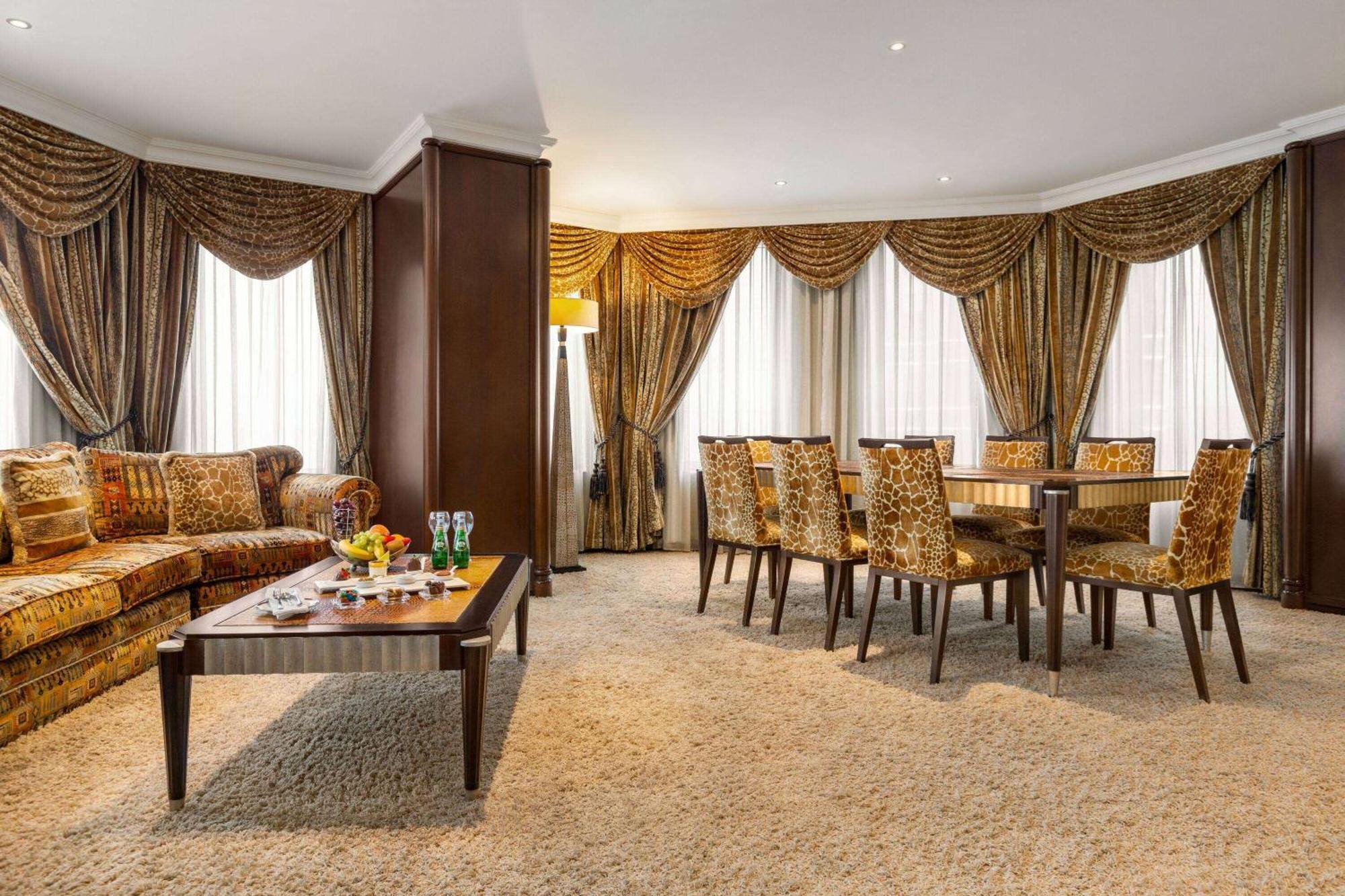 Grand Regency Doha, Trademark Collection By Wyndham Exterior photo A suite at the hotel